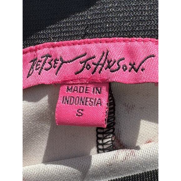 BETSY JOHNSON Skirt, Small, BLACK with‎ Red Floral, Knee Length Soft Classy EUC - Picture 3 of 8